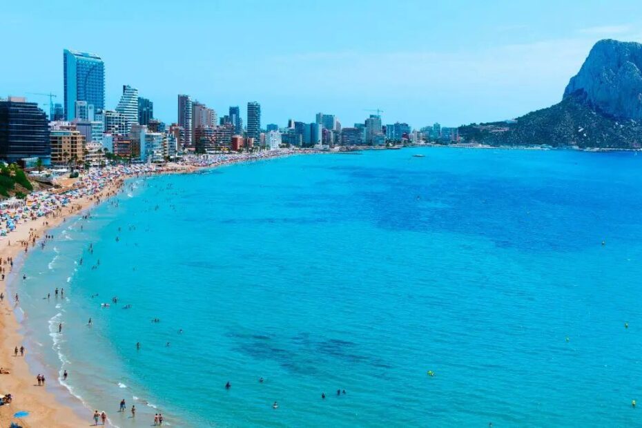 Calpe – gdzie leży, co zobaczyć i dlaczego warto tam jechać na wakacje