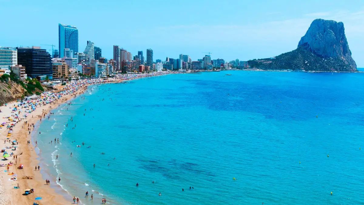 Calpe – gdzie leży, co zobaczyć i dlaczego warto tam jechać na wakacje