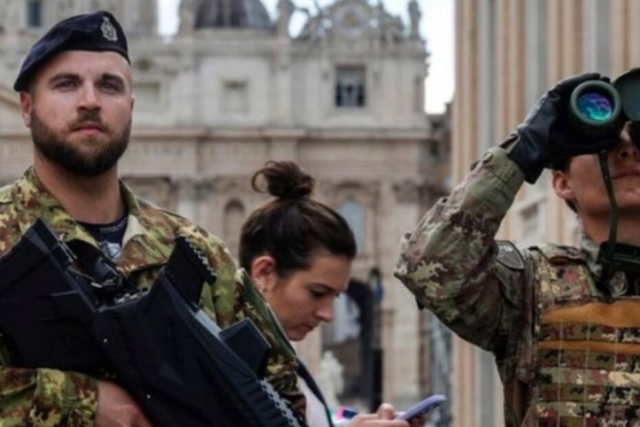 Stan podwyższonego zagrożenie we Włoszech Foto: Wojsko na placu świętego Piotra