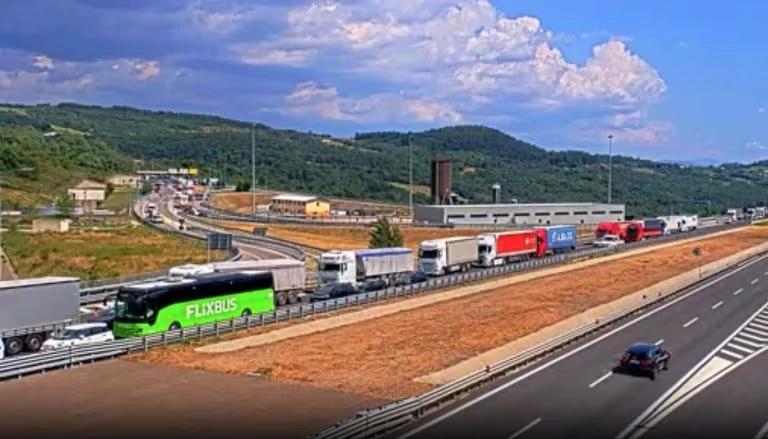 Tragiczny wypadek na A1: Nie żyją 3 osoby, wśród rannych jest małe dziecko