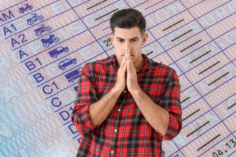 Prawo jazdy cofnięte we wszystkich krajach UE. Zdjęcie przedstawiające cofnięte prawo jazdy ważne we wszystkich krajach UE