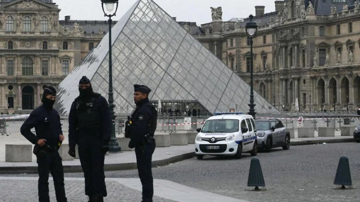 furto gioielli Louvre presi