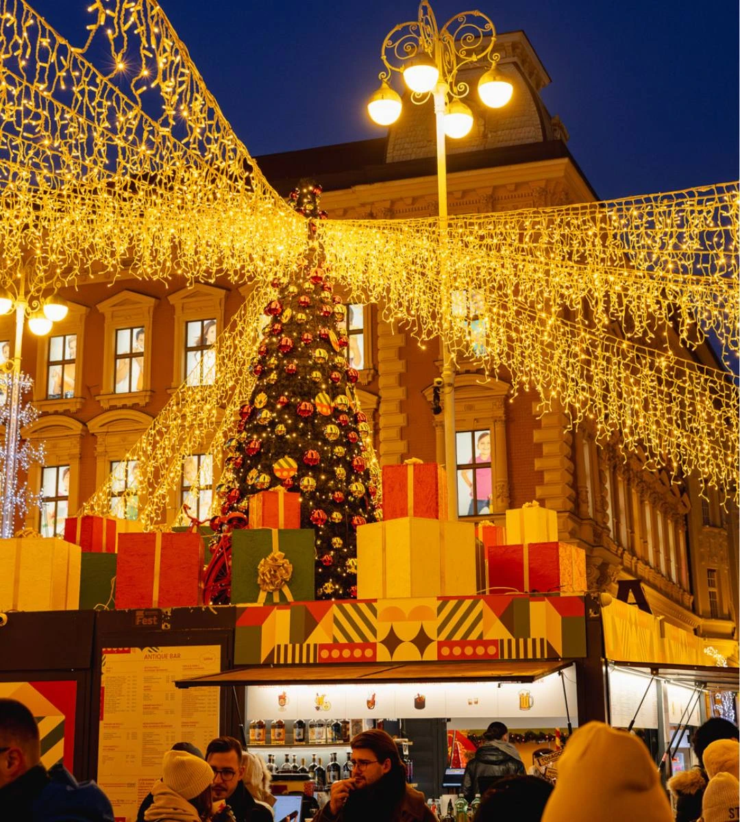 Rękodzieło i ozdoby świąteczne na jarmarku w Zagrzebiu
