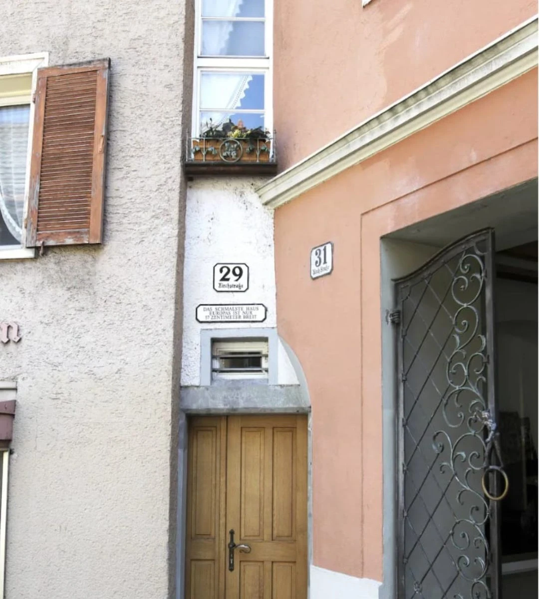najwęższy dom w Europie Foto: Najwęższy dom w Europie – fasada budynku przy Kirchstraße 29 w Bregencji