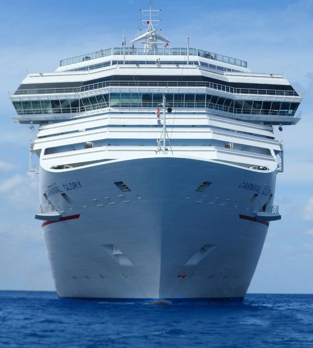 Mieszkanie na luksusowym statku Foto: statek wycieczkowy na morzu