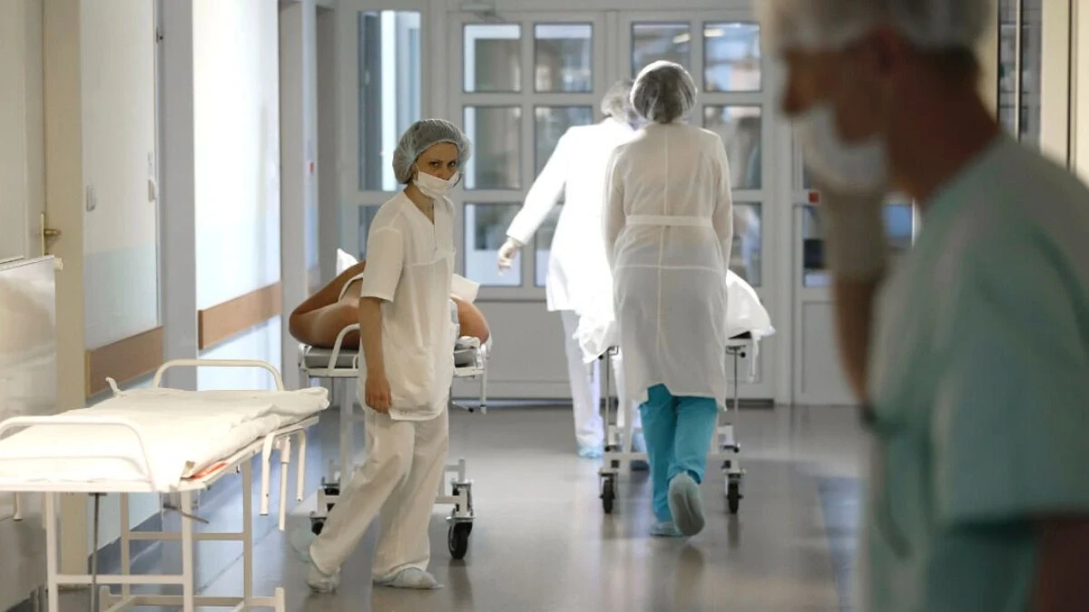 Pierwszy przypadek niezwykle groźnego wirusa we Włoszech: ogłoszono alarm Ilustracja przedstawiająca korytarz szpitalny