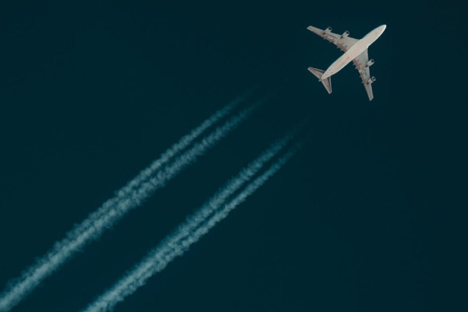 ile trwa najdłuższy bezpośredni lot świata Foto: samolot na niebie