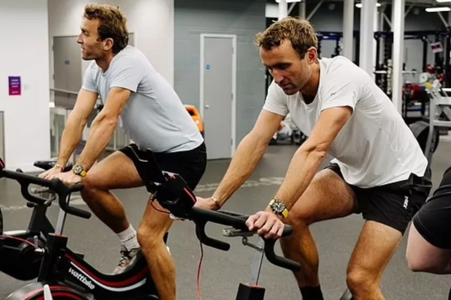 Najbardziej spektakularny eksperyment dietetyczny Foto: Brytyjscy bliźniacy prezentują efekty eksperymentu dietetycznego