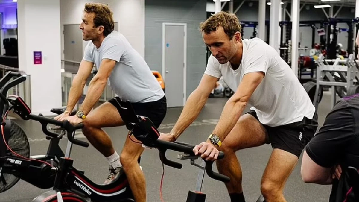 Najbardziej spektakularny eksperyment dietetyczny Foto: Brytyjscy bliźniacy prezentują efekty eksperymentu dietetycznego